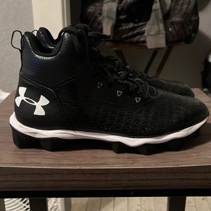 I’m selling a pair of Under armor shoes they are just about new